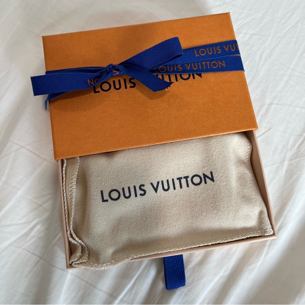 Louis Vuitton Monogram Canvas Key Pouch - Picture 2 of 16
